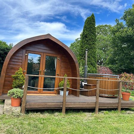 Secluded Cosy Luxury Pod With Wood Fired Hot Tub Hotel Shrewsbury Exterior photo