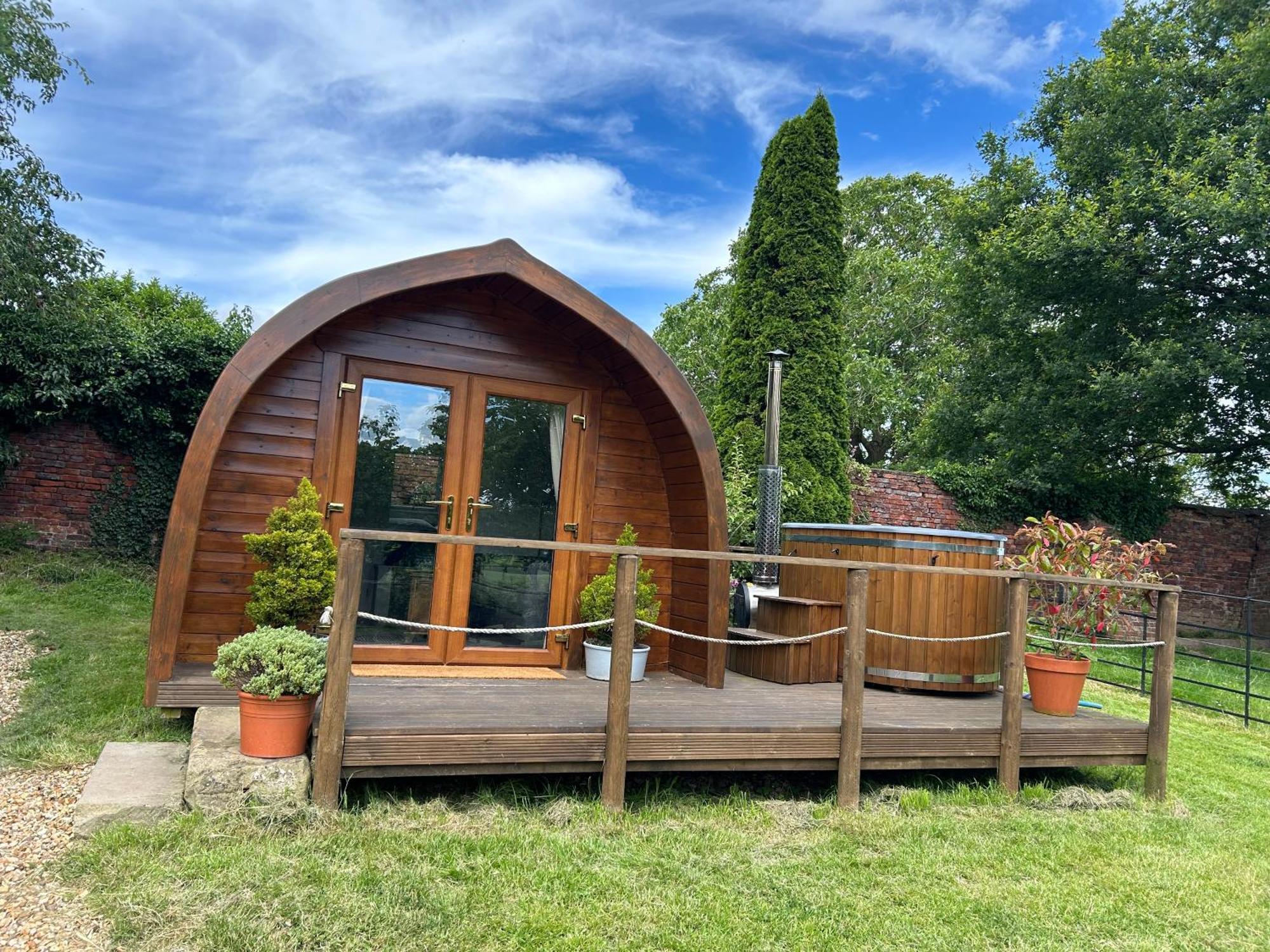 Secluded Cosy Luxury Pod With Wood Fired Hot Tub Hotel Shrewsbury Exterior photo